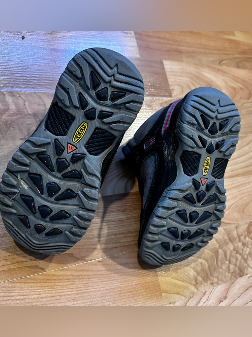 KEEN Targhee Mid Height Waterproof Hiking Boot - Picture 4 of 5